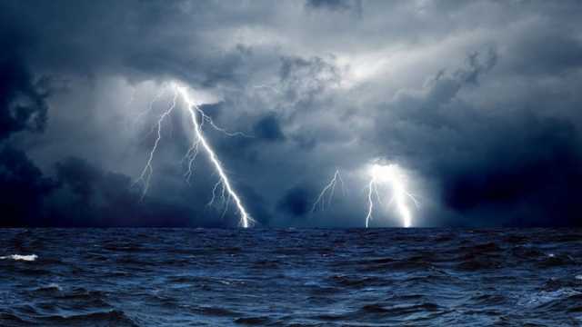 Под Запорожьем шторм затопил базы отдыха на популярном курорте