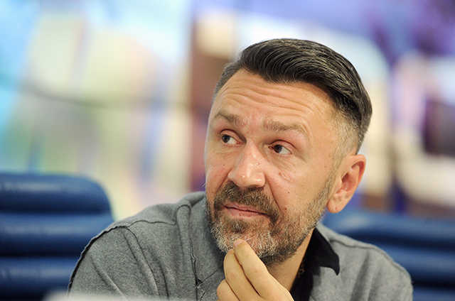 Шнуров развелся: лидер "Ленинграда" заинтриговал странным видео