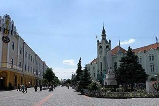 Зарплаты чиновников Мукачевского горисполкома шокировали местных жителей