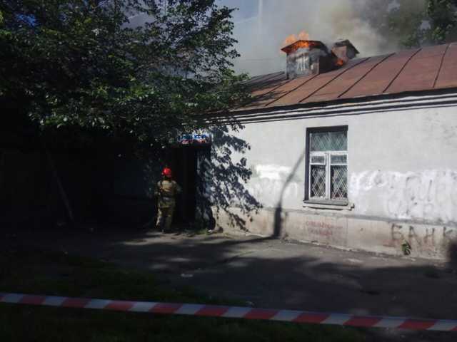 В Киеве горит бывший кинотеатр «Экран»