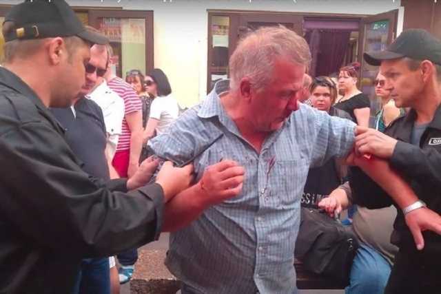 Суд отпустил третьего подозреваемого в погромах ларьков кавказцев на поруки нардепа