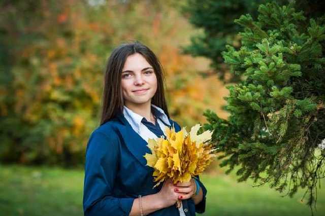 В торецкой школе простились с девочкой, погибшей при обстреле боевиков