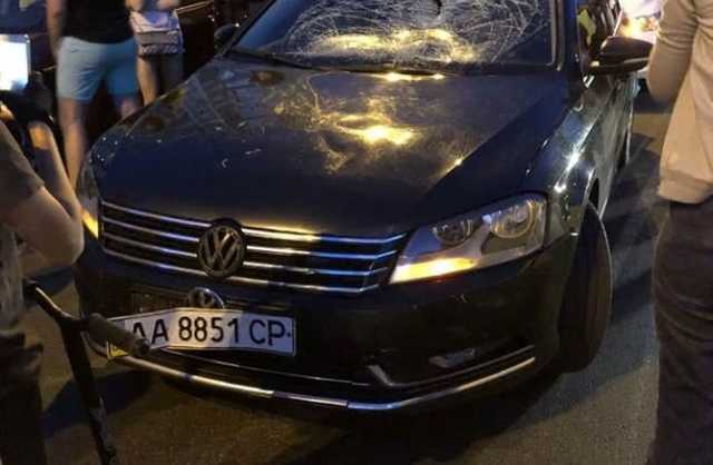 В Киеве авто кортежа сбило ребенка: видео первых минут ДТП