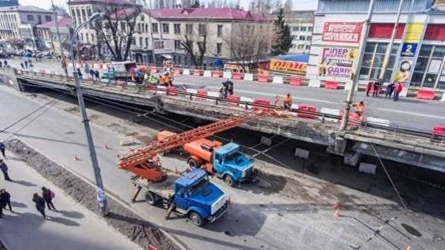 В Киеве снова перенесли начало реконструкции Шулявского моста