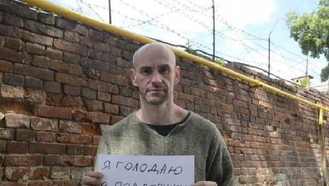 "Мне надоело": Российский журналист Буртин объявил голодовку в поддержку Сенцова