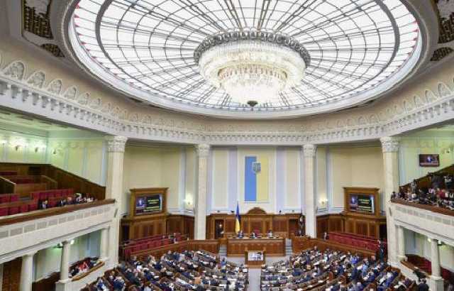 «Позорная история» – эксперты рассказали о «болезнях» народных депутатов