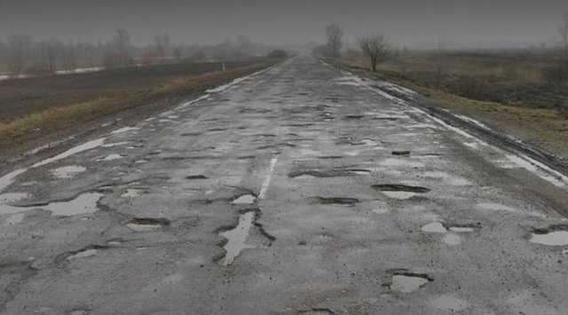 Хуже, чем в Африке: Украинские дороги признаны одними из худших в мире