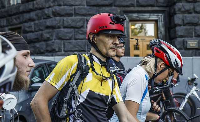 Велосипедисты требуют под Кабмином расследовать ДТП с авто из кортежа Президента