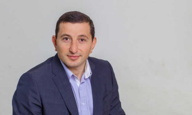 Депутата Киевсовета Товмасяна снова поймали на подкупе избирателей