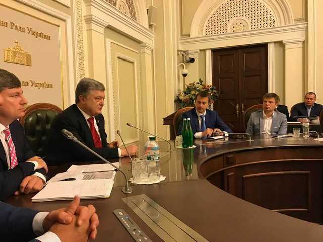 Порошенко призвал депутатов от «БПП» проголосовать за закон про Антикоррупционный суд
