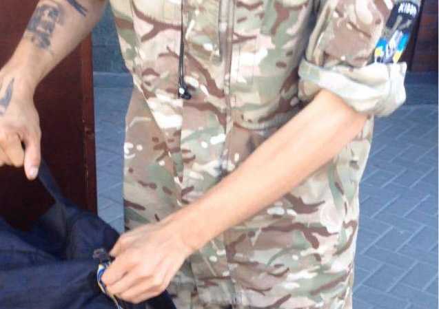 "Воевал в батальоне "Киборг": в Киеве проучили ряженого "АТОшника". Фото афериста