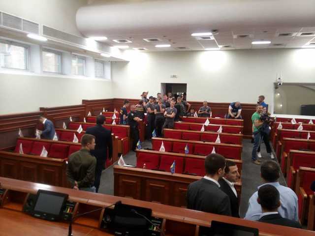 В Киеве в горсовете произошли стычки: появились новые подробности
