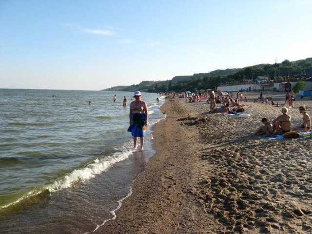 На курорте под Мариуполем нашли радиоактивный песок