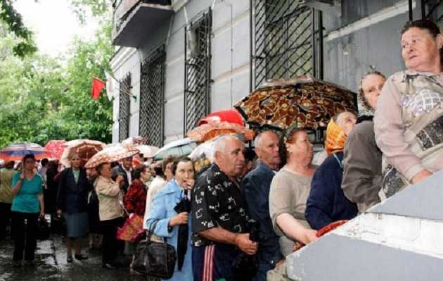 В Луганске люди умирают после беспощадных рейдов за пенсией