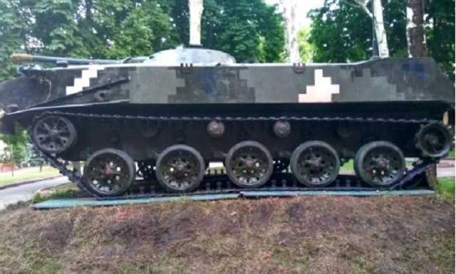 В военной академии Одессы выпускники устроили побоище из-за разукрашенного памятника