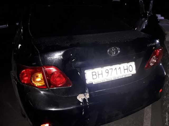 В Одессе у пляжа авто скатилось со склона и сбило 3 женщин