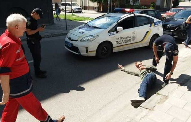Во Львове полицейские сбили пешехода