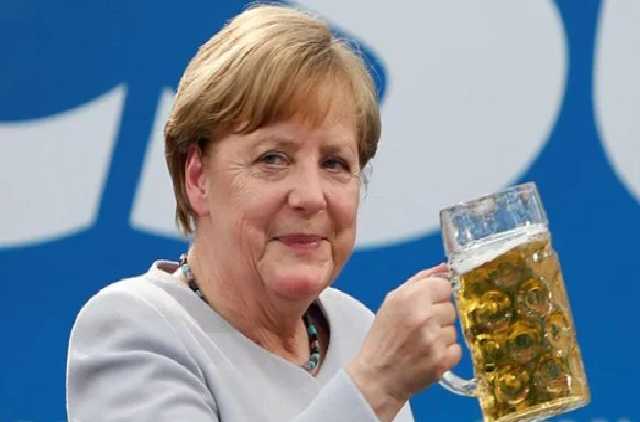 Меркель может поехать в Россию на ЧМ-2018