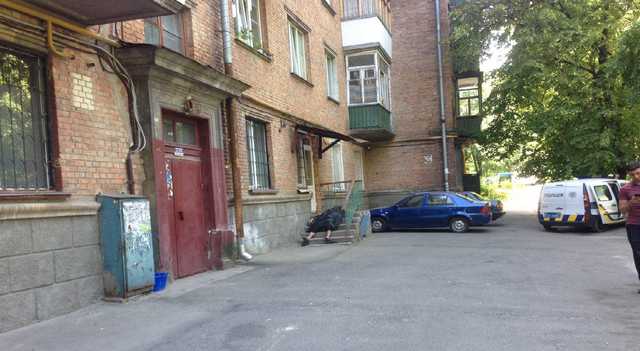 "На днях была полиция, сегодня - труп": в скандальном хостеле Киева снова ЧП