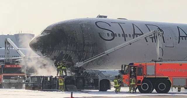 В Германии в аэропорту загорелся самолет, есть пострадавшие