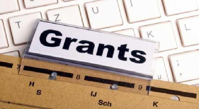 "Полнейший дебилизм и издевательство". Про инициативы МОН по регистрации зарубежных грантов