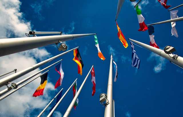 Сон на лавочках по 2 часа: как относятся к украинским заробитчанам в ЕС