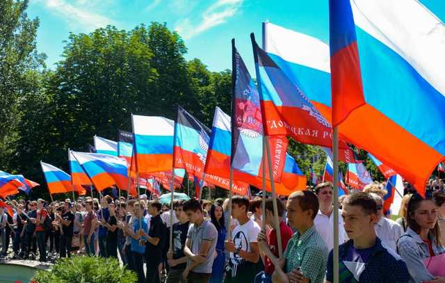 Трэш за гранью: Казанский высмеял празднование дня России в "ДНР"