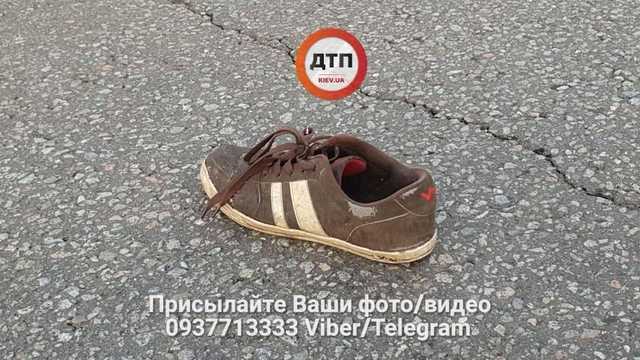 Лишился головы: в Киеве мужчина бросился под авто и не выжил