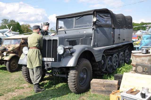 В Украине «поставили на колеса» единственный в мире тягач немецкой армии