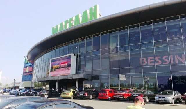 В Киеве "титушки" снова пытаются захватить ТРЦ Магелан