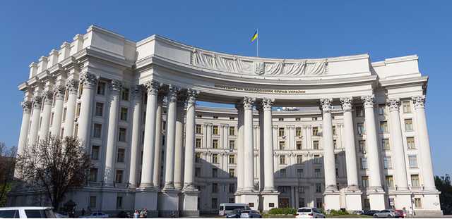 МИД выразил протест против недопуска Денисовой к Карпюку