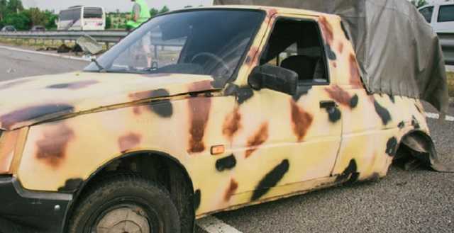 Под Киевом у машины прямо на дороге оторвало задние колеса