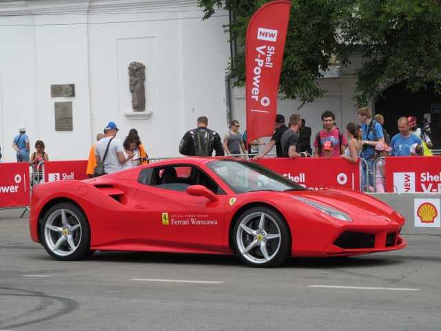 Что известно о спорткаре Ferrari, на котором дрифтовали в Киеве