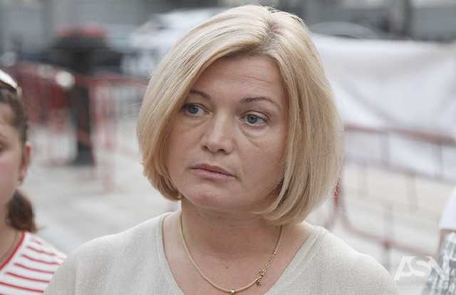 "Отправили женщину к разъяренным мужикам". Нардепы указали на "трусость власти" перед митингом