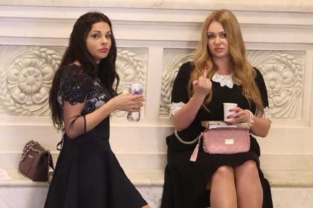 "Тыкала средний палец": в Раде решили наказать скандальных журналисток