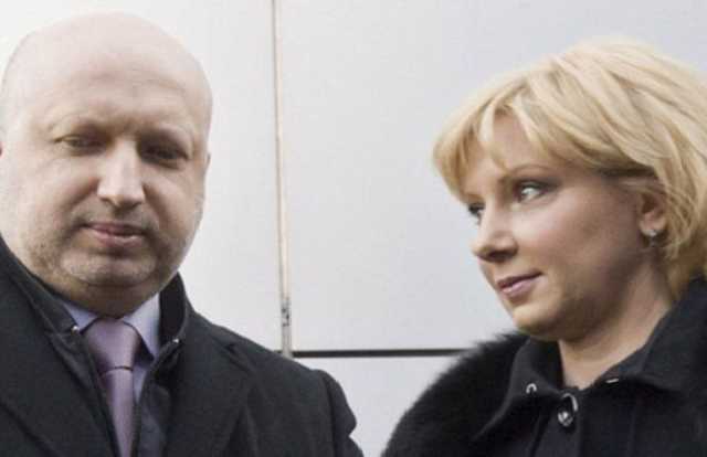 Турчинов поддержал свою жену, протестующую против "гомодиктатуры"