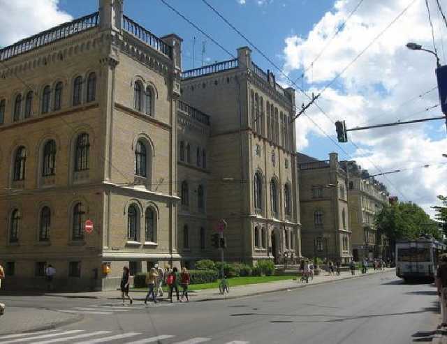 Латвия запретила обучение на русском языке в вузах