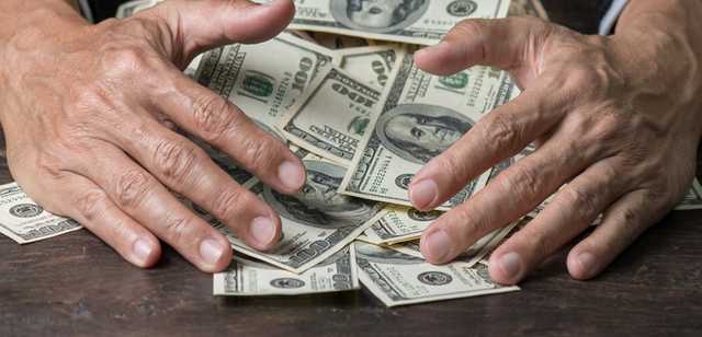 Подозреваемый в коррупции чиновник вышел под залог и бежал в Крым