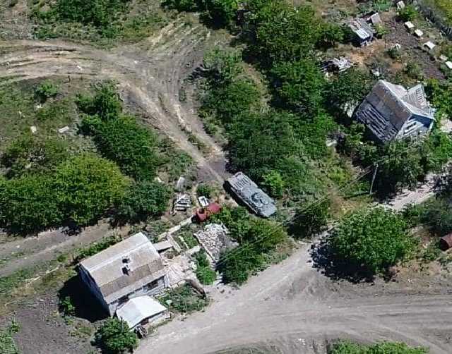 На Донбассе новенький БТР присланный из России внезапно взорвался: погибли офицеры