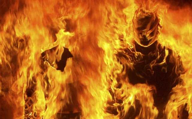 В Кривом Роге мужчина пытался совершить самосожжение возле стелы воинам АТО