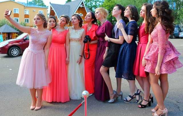 Выпускной-2018: как украинские 11-классники попрощались со школами