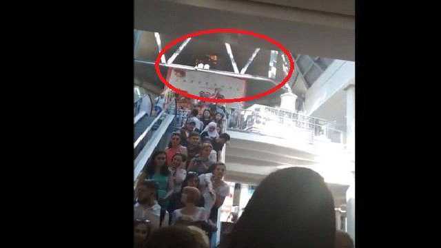 В Москве загорелся крупный ТРЦ: все подробности