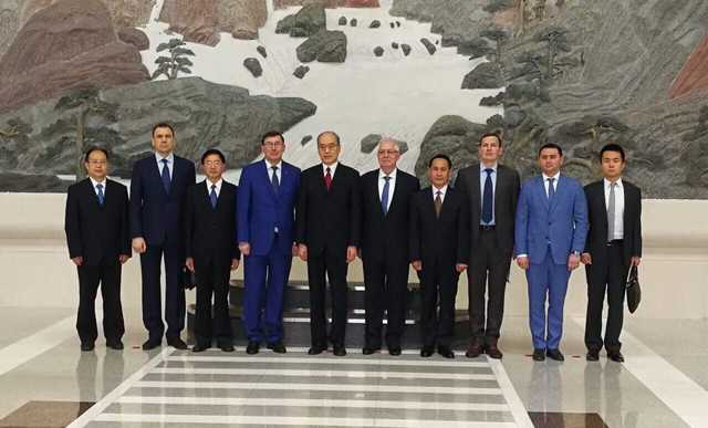 Генпрокурор Луценко на неделю улетел обмениваться опытом в Китай