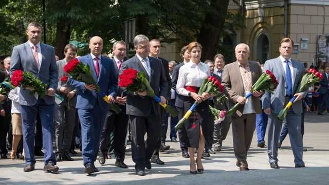 День Конституции - политики поздравили украинцев и напомнили о президентских выборах