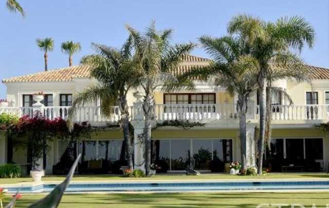 Порошенко начал скупать недвижимость в Испании и выводить активы: что происходит?