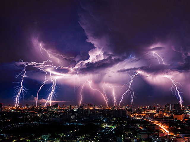 Почти 400 населенных пунктов остаются обесточенными в результате непогоды