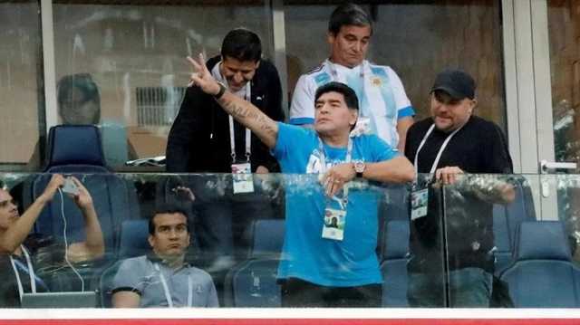 За неприличные жесты ФИФА лишила Марадону гонораров