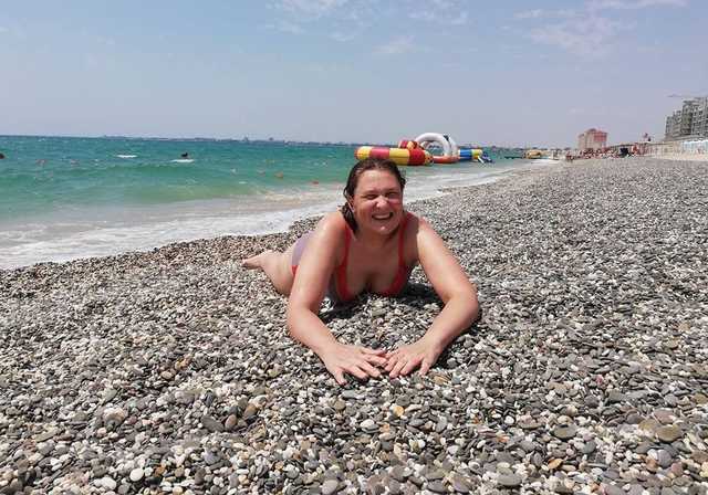 "Похожа на Керченский мост": скандальная украинская правозащитница засветилась на пляже в Крыму