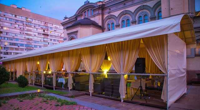 В Киеве снесут летние площадки кафе без разрешительных документов