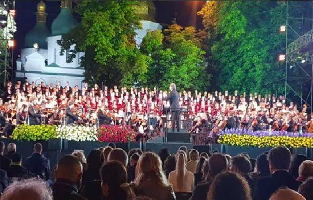 Порошенко вручил государственные награды актеру Джону Малковичу и дирижеру Рикардо Мутти